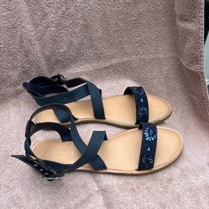 Rampage navy blue sandals with flower design on top